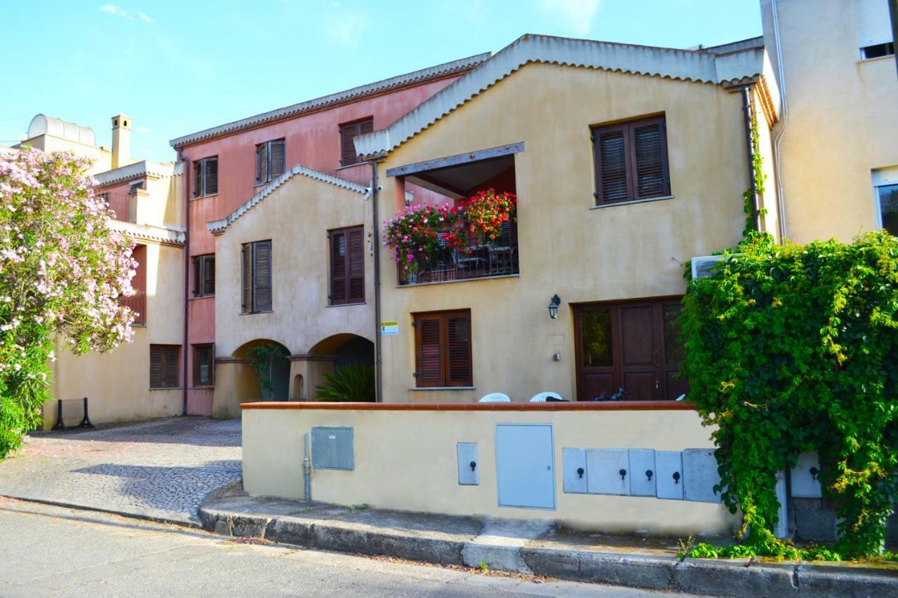 Casa Vacanza Porto Frailis Gia Porto Frailis B&B Арбатакс Екстер'єр фото