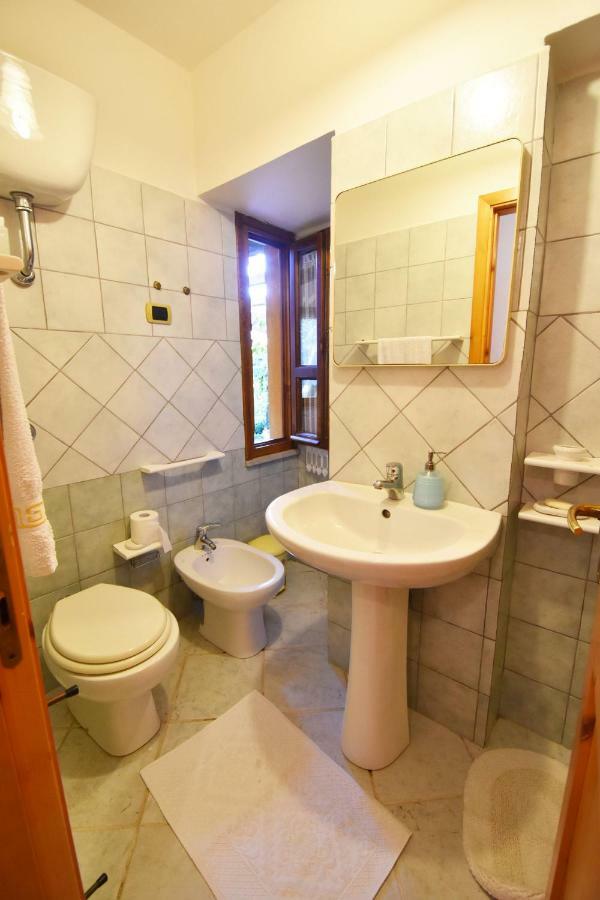 Casa Vacanza Porto Frailis Gia Porto Frailis B&B Арбатакс Екстер'єр фото