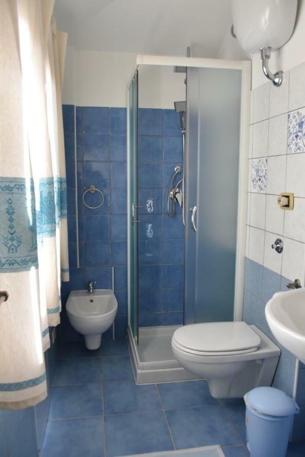 Casa Vacanza Porto Frailis Gia Porto Frailis B&B Арбатакс Екстер'єр фото