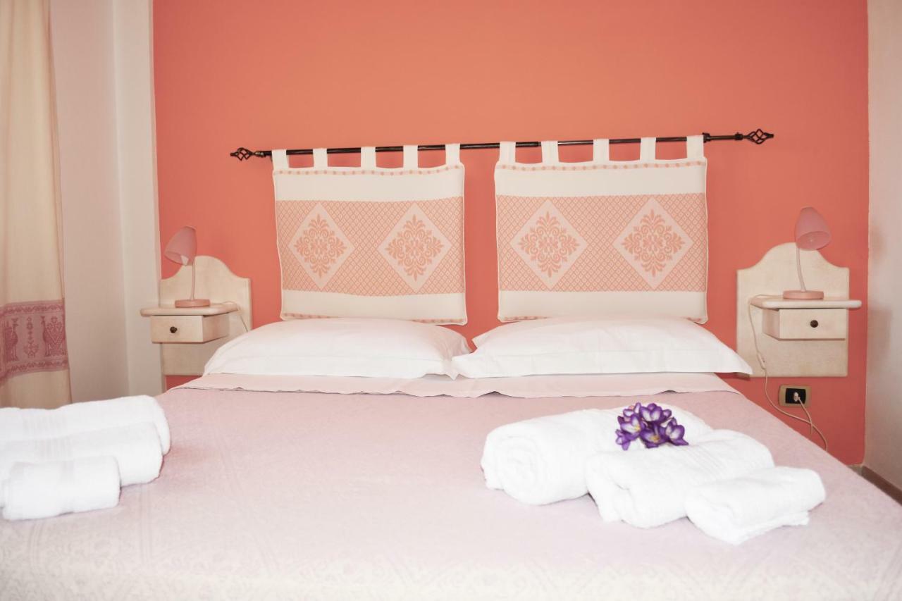 Casa Vacanza Porto Frailis Gia Porto Frailis B&B Арбатакс Екстер'єр фото