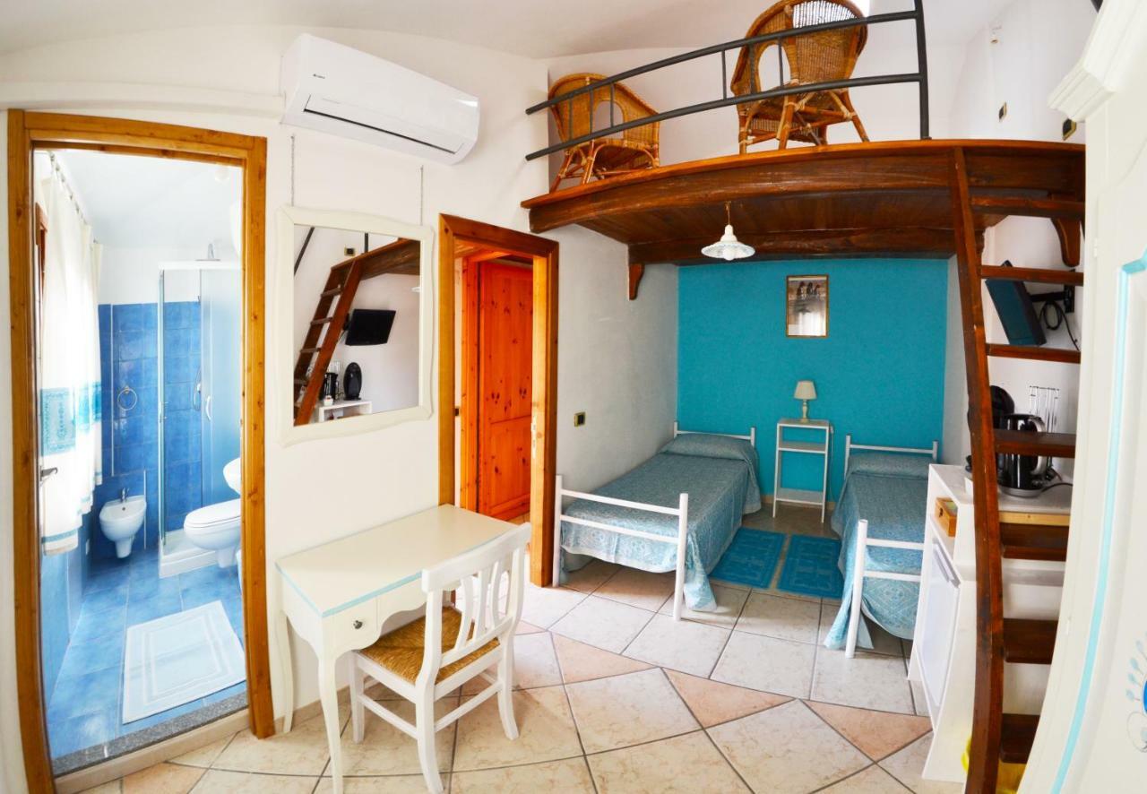 Casa Vacanza Porto Frailis Gia Porto Frailis B&B Арбатакс Екстер'єр фото