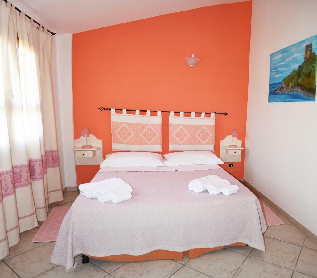 Casa Vacanza Porto Frailis Gia Porto Frailis B&B Арбатакс Екстер'єр фото
