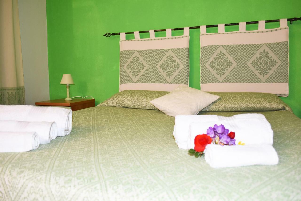 Casa Vacanza Porto Frailis Gia Porto Frailis B&B Арбатакс Екстер'єр фото