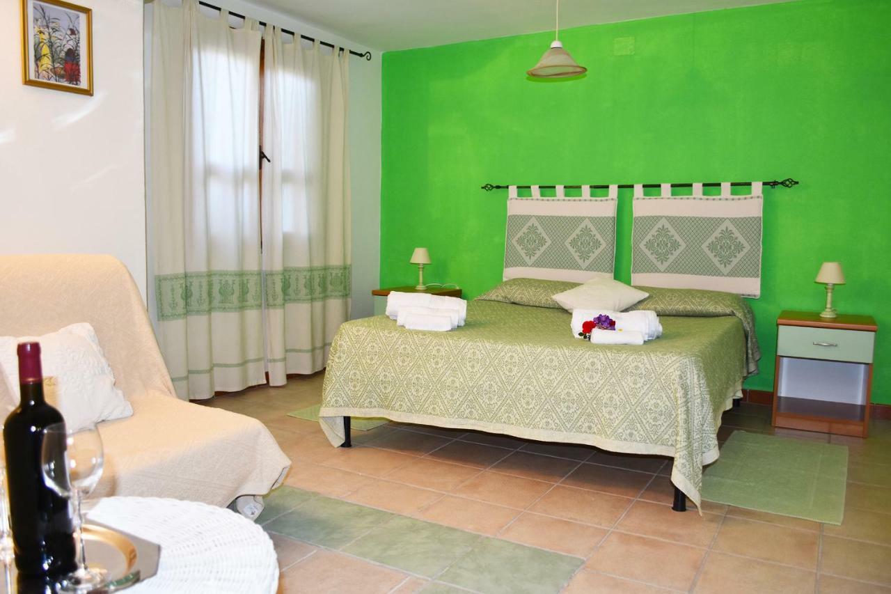 Casa Vacanza Porto Frailis Gia Porto Frailis B&B Арбатакс Екстер'єр фото