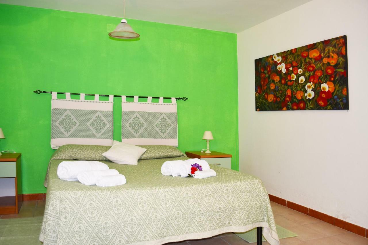 Casa Vacanza Porto Frailis Gia Porto Frailis B&B Арбатакс Екстер'єр фото